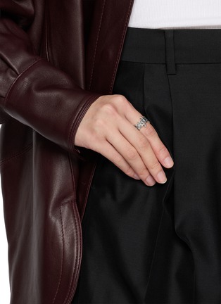 模特儿示范图 - 点击放大 - EMANUELE BICOCCHI - Avelli Sterling Silver Cross Double Band Ring