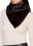 模特儿示范图 - 点击放大 - YVES SALOMON - Mink Fur Silk Bandana