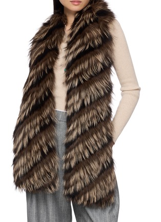 模特儿示范图 - 点击放大 - YVES SALOMON - Fox Fur Silk Scarf