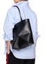 模特儿示范图 - 点击放大 - LOEWE - Medium Puzzle Fold Leather Tote Bag