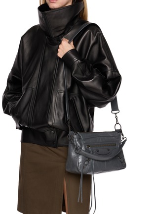 模特儿示范图 - 点击放大 - BALENCIAGA - Small Le City Moto Arena Leather Bag