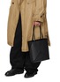 模特儿示范图 - 点击放大 - DISCORD YOHJI YAMAMOTO - Panel Leather Tote Bag