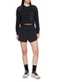 模特儿示范图 - 点击放大 - AND WANDER - PE Waffle Cropped Long Sleeve T-Shirt