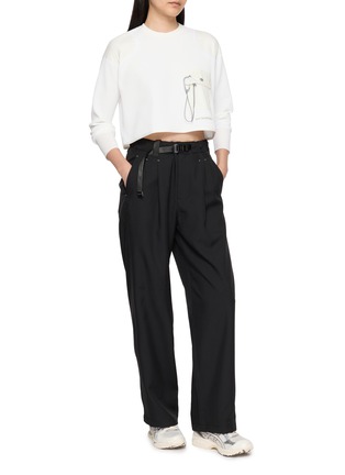 模特儿示范图 - 点击放大 - AND WANDER - PE Waffle Cropped Long Sleeve T-Shirt