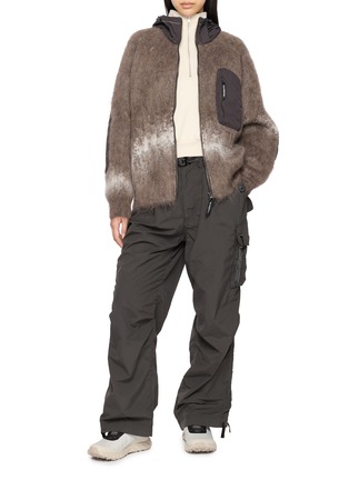 模特儿示范图 - 点击放大 - AND WANDER - Utility Pocket Cargo Pants