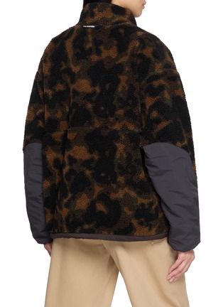 背面 - 点击放大 - AND WANDER - Reversible Boa Jacket