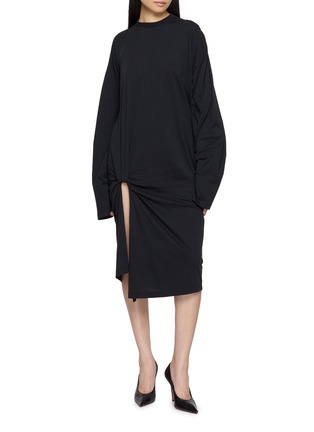 模特儿示范图 - 点击放大 - BALENCIAGA - Tucked In Cotton Midi Dress