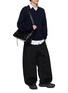 模特儿示范图 - 点击放大 - BALENCIAGA - Curved Leg Dark Wash Denim Jeans