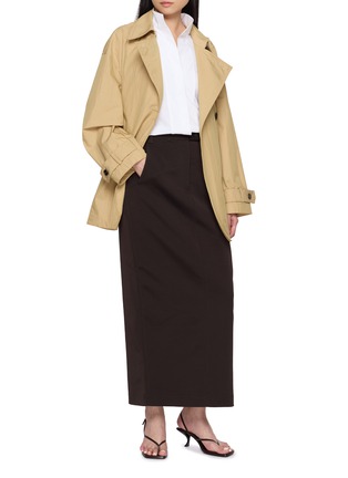 模特儿示范图 - 点击放大 - THEORY - Double Breasted Relaxed Fit Belted Trench Coat