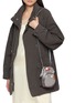 模特儿示范图 - 点击放大 - ANYA HINDMARCH - X Peanuts Space Snoopy Essentials Cross-body