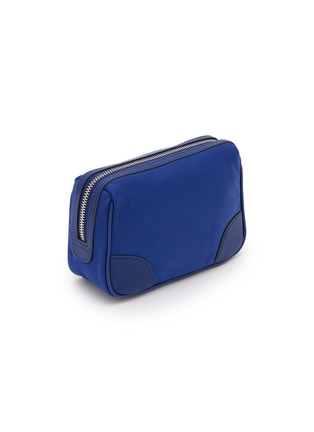 模特儿示范图 - 点击放大 - ANYA HINDMARCH - X Peanuts Space Snoopy Important Things Pouch