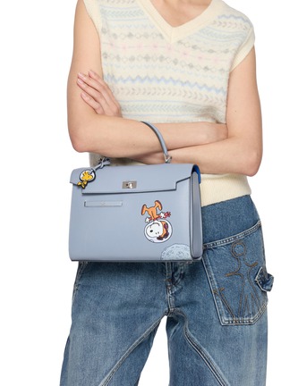 正面 -点击放大 - ANYA HINDMARCH - X Peanuts Moonwalk Snoopy Mini Mortimer Crossbody Bag