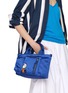 正面 -点击放大 - ANYA HINDMARCH - X Peanuts Space Snoopy E/W Mini Tote Bag