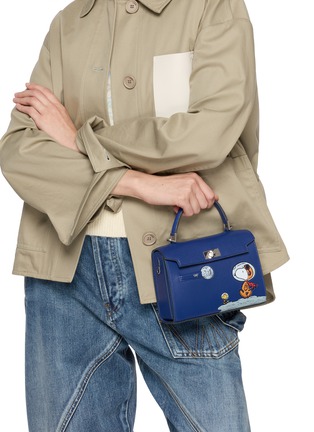正面 -点击放大 - ANYA HINDMARCH - X Peanuts Moonwalk Snoopy Mini Mortimer Crossbody Bag