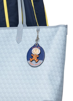 正面 -点击放大 - ANYA HINDMARCH - X Peanuts Charlie Brown Key Charm