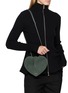 模特儿示范图 - 点击放大 - ALAÏA - Le Coeur Leather Crossbody Bag
