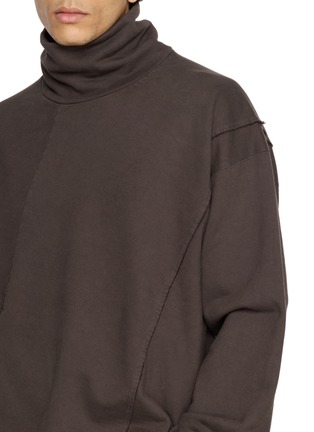  - THE VIRIDI-ANNE - Diagonal-Panel Turtleneck Sweatshirt