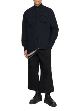 模特儿示范图 - 点击放大 - THE VIRIDI-ANNE - Tie-Neck Double-Pocket Shirt