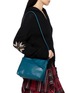 模特儿示范图 - 点击放大 - DISCORD YOHJI YAMAMOTO - Veil Leather Shoulder Bag