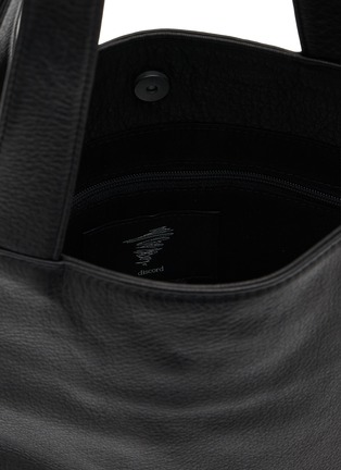 细节 - 点击放大 - DISCORD YOHJI YAMAMOTO - Small Clasp Pocket Leather Tote Bag