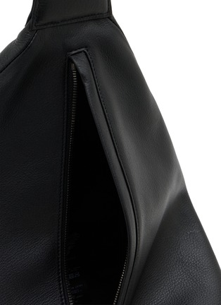 细节 - 点击放大 - DISCORD YOHJI YAMAMOTO - Medium Tuck Leather Sling Bag