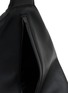 细节 - 点击放大 - DISCORD YOHJI YAMAMOTO - Medium Tuck Leather Sling Bag