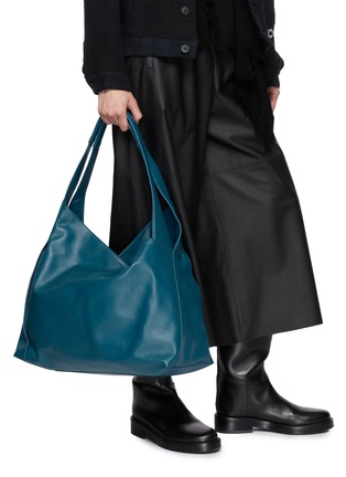 模特儿示范图 - 点击放大 - DISCORD YOHJI YAMAMOTO - Small Profile Leather Tote Bag