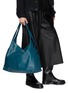 模特儿示范图 - 点击放大 - DISCORD YOHJI YAMAMOTO - Small Profile Leather Tote Bag