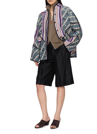 模特儿示范图 - 点击放大 - NAMAI - The Ishani Reversible Jacket