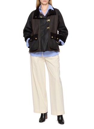 模特儿示范图 - 点击放大 - BARBOUR - Hazelwood Checked Wax Jacket