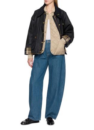 模特儿示范图 - 点击放大 - BARBOUR - Allendale 绗缝针织拼接外套