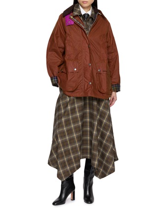 模特儿示范图 - 点击放大 - BARBOUR - BEAUFORT 灯芯绒领油蜡夹克