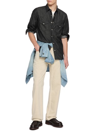 模特儿示范图 - 点击放大 - EDWIN - Western Dark Wash Denim Shirt