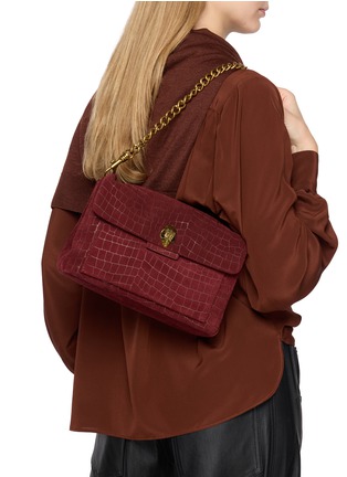 模特儿示范图 - 点击放大 - KURT GEIGER - Celia Suede Shoulder Bag