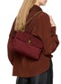 模特儿示范图 - 点击放大 - KURT GEIGER - Celia Suede Shoulder Bag