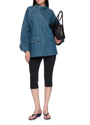 模特儿示范图 - 点击放大 - R2W - Mael High Neck Denim Jacket