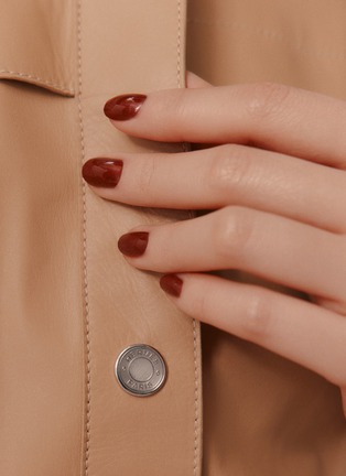  - HERMÈS - Limited Edition Les Mains Hermès Nail Enamel — Brun Hélios