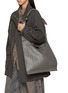 模特儿示范图 - 点击放大 - BEAUTIFUL PEOPLE - Extra Large Bandage Handle Shrink Leather Market Bag