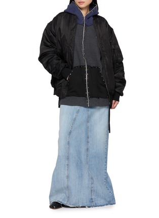 模特儿示范图 - 点击放大 - DISCOVERED - Collage Band Tee Panel MA-1 Blouson