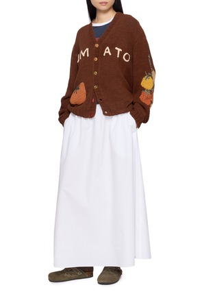 模特儿示范图 - 点击放大 - STORY MFG - Twinsun Tomato Appliqué Cotton Knit Cardigan