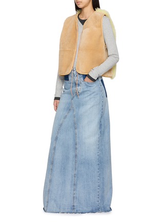 模特儿示范图 - 点击放大 - ROSA MOSA - Stripe Back Shearling Vest