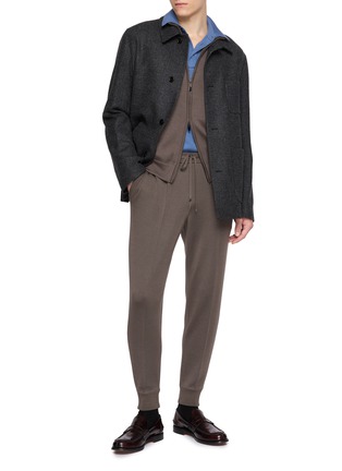 模特儿示范图 - 点击放大 - J∞QUALITY  - Long Sleeve Cashmere Silk Knit Polo Shirt