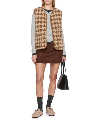 模特儿示范图 - 点击放大 - COLDBREAKER - Pepitco Ultralight Houndstooth Fleece Gilet 