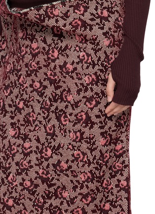  - MS MIN - Fluid Waist Cross Stich Jacquard Knit Midi Skirt 