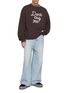 模特儿示范图 - 点击放大 - MIHARA YASUHIRO - Lettered Distressed Knit Sweater