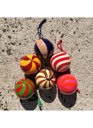 细节 –点击放大 - STUDIO THIE - Swirl Papier Mache Bauble Ornament