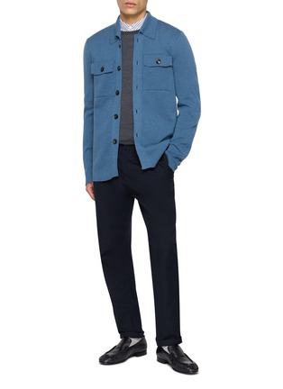 模特儿示范图 - 点击放大 - JOHN SMEDLEY - Easy Fit Merino Wool Crewneck Sweater