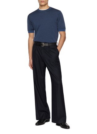 模特儿示范图 - 点击放大 - JOHN SMEDLEY - Standard Fit Merino Wool T-Shirt