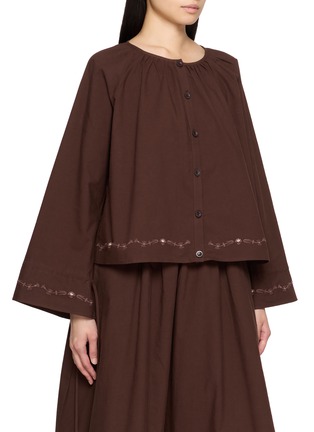 细节 - 点击放大 - LAOWLA - Wool Cape Embroidered Blouse