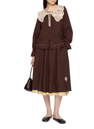 模特儿示范图 - 点击放大 - LAOWLA - Embroidered Reversible Midi Skirt